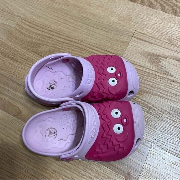 Crocs Pink Googly Eye Sandals Sz 8 9 Girls Kids Toddler Closed Toe - Picture 5 of 7